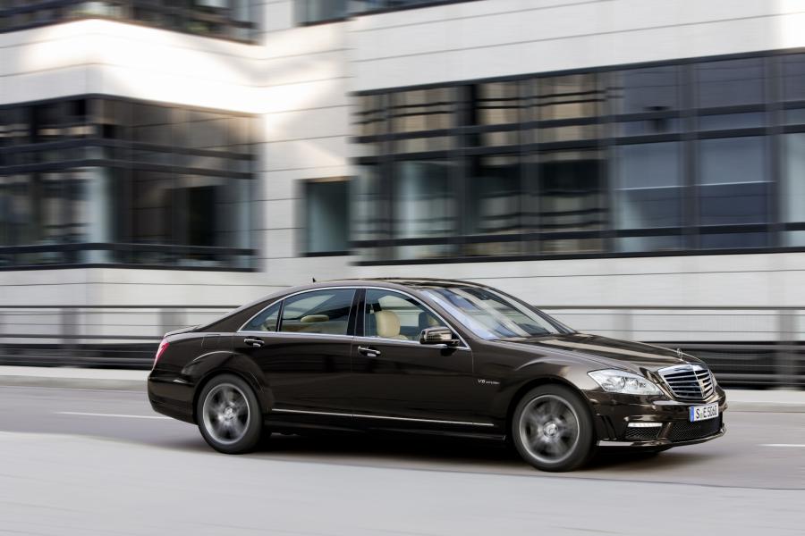  Mercedes-Benz S63 AMG 2010 года  (фото 18 из 24)